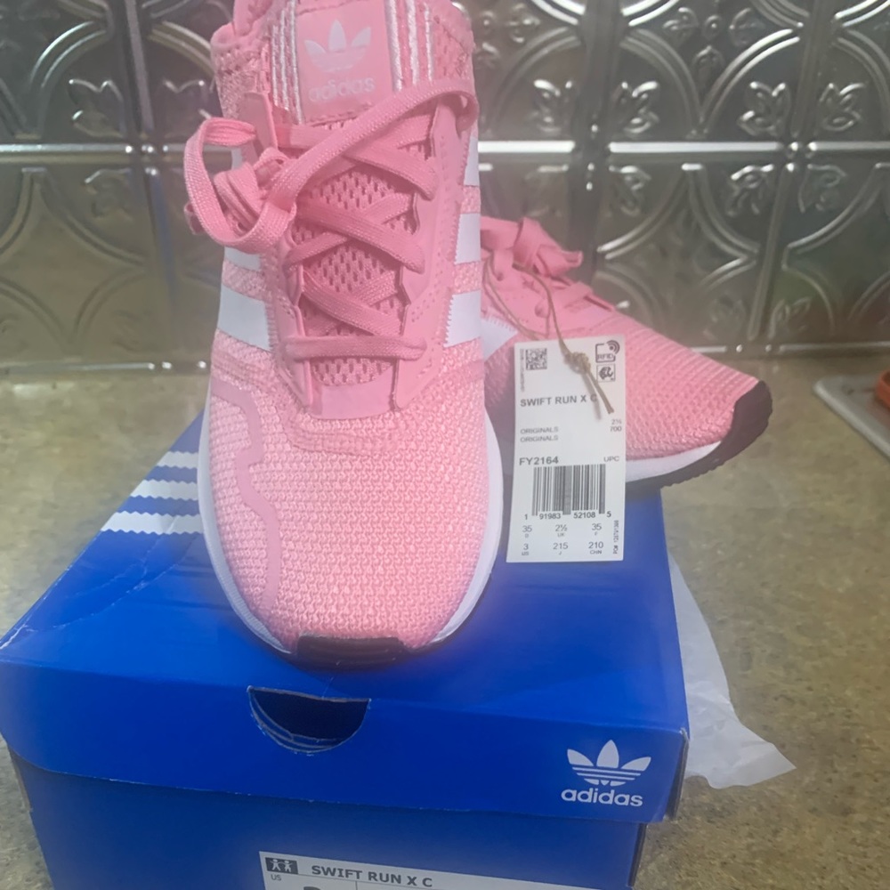 Adidas three stripe pink shoes BNIB!! Size 3 - Picture 3 of 7